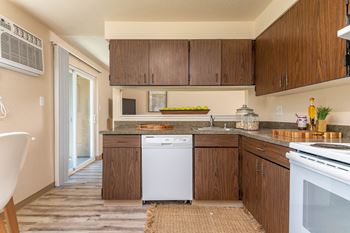 Arlo on 10th | model kitchen